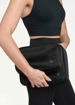 LOLE Large Toiletry Bag - Black -Outlet LOLE Store LAW0899 N415 5 1900x