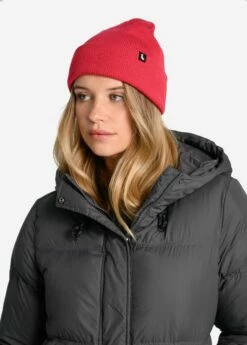 LOLE Everest Slouchy Beanie - Cerise -Outlet LOLE Store LAW0905 K742 4 1900x