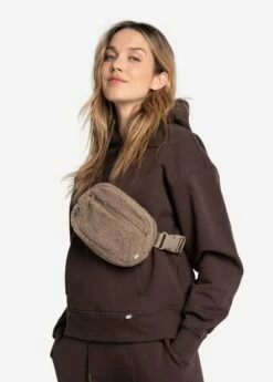 LOLE Jamie Teddy Edition Belt Bag - Fossil 9 LOLE Jamie Teddy Edition Belt Bag - Fossil -Outlet LOLE Store LAW0916 C213 3 1900x