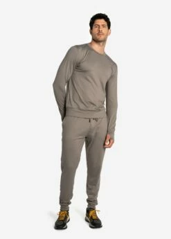 LOLE Riley Joggers - Desert Green 13 LOLE Riley Joggers - Desert Green -Outlet LOLE Store LSM0187 V799 6 1900x