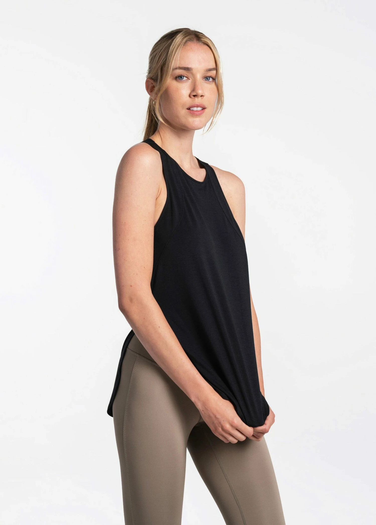 LOLE Performance Wool Tank Top - Black 6 LOLE Performance Wool Tank Top - Black - Image 4