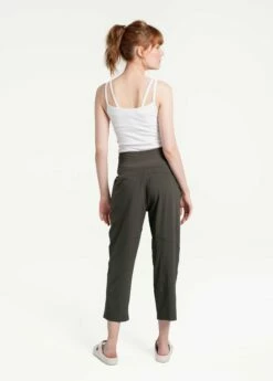 LOLE Momentum Crops - Olive -Outlet LOLE Store LSW4292 BB03 16 1900x