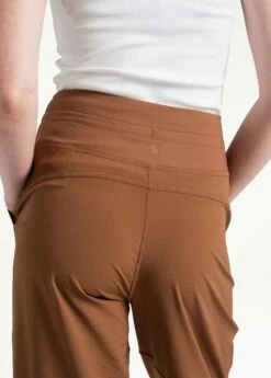 LOLE Momentum Crops - Black Walnut -Outlet LOLE Store LSW4292 C207 5 1900x