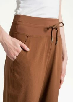 LOLE Momentum Crops - Black Walnut -Outlet LOLE Store LSW4292 C207 6 1900x