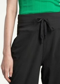 LOLE Momentum Crops - Black -Outlet LOLE Store LSW4292 N415 5 1900x