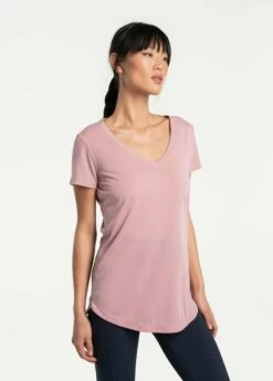 LOLE Everyday V-Neck Short Sleeve - Foxglove -Outlet LOLE Store LSW4331 K764 3 1900x