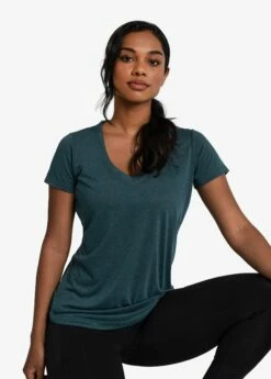 LOLE Everyday V-Neck Short Sleeve - Fjord Blue -Outlet LOLE Store LSW4386 BB49 5 1900x