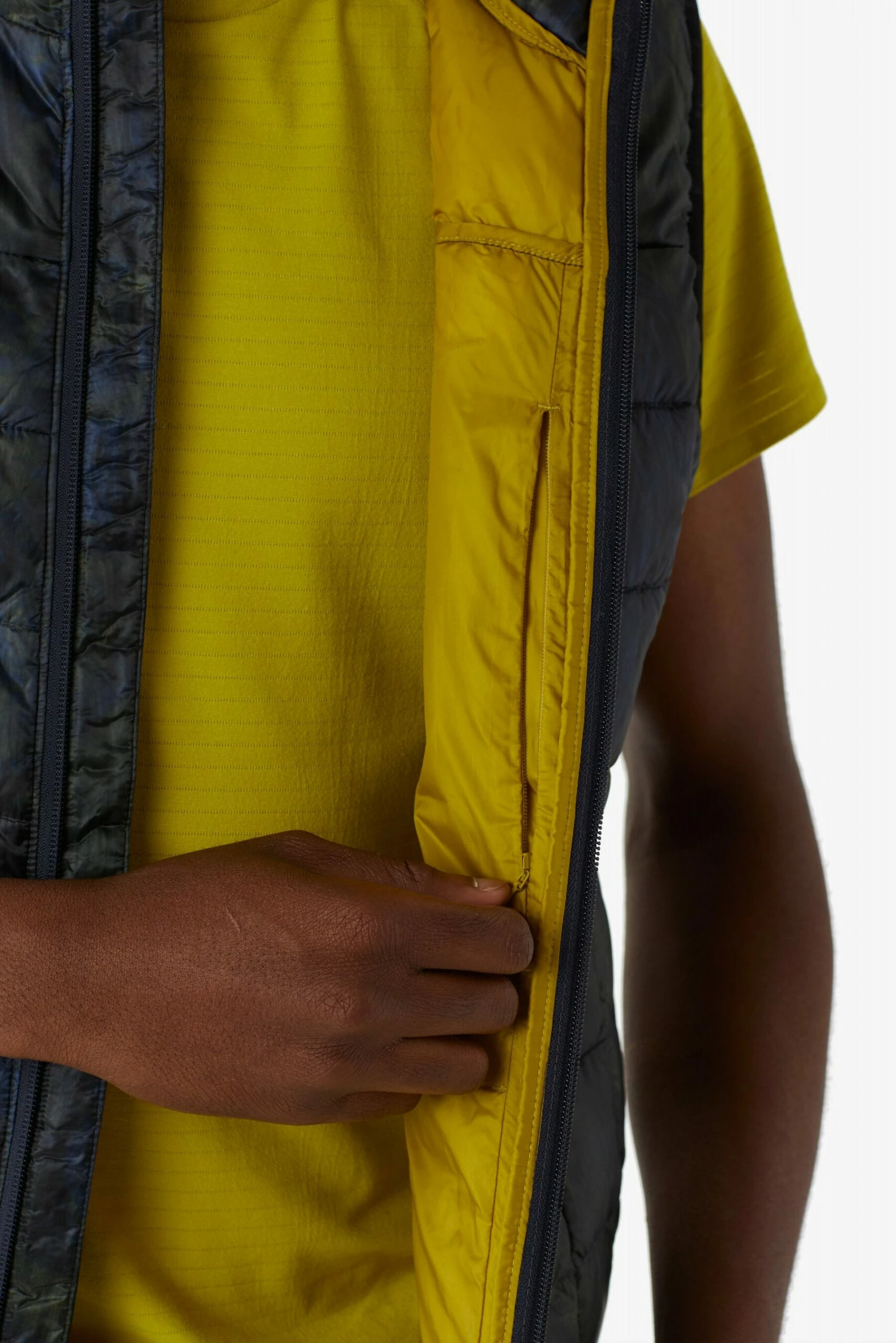 LOLE Kaslo Synth Down Vest - Chapparal 8 LOLE Kaslo Synth Down Vest - Chapparal - Image 6